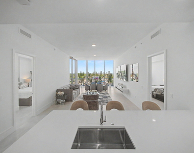 220 Lake Shore Drive - Photo Thumbnail 6