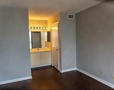 708 Executive Center Drive - Photo Thumbnail 6