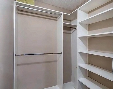 708 Executive Center Drive - Photo Thumbnail 4