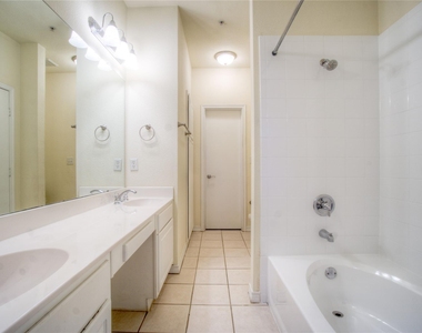 1064 Colonial Drive - Photo Thumbnail 11