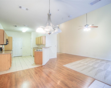1064 Colonial Drive - Photo Thumbnail 5