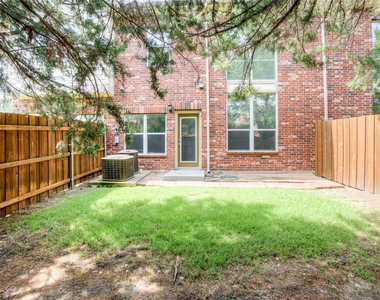 1064 Colonial Drive - Photo Thumbnail 16