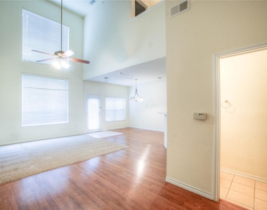 1064 Colonial Drive - Photo Thumbnail 2