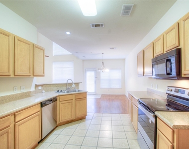 1064 Colonial Drive - Photo Thumbnail 8