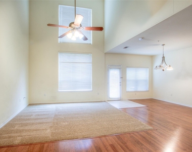 1064 Colonial Drive - Photo Thumbnail 3
