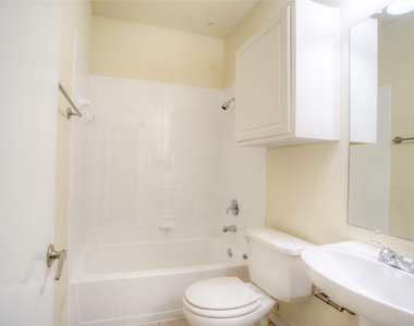 1064 Colonial Drive - Photo Thumbnail 14