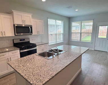4300 Cornelia Street - Photo Thumbnail 4