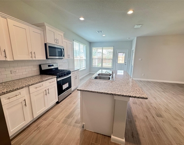 4300 Cornelia Street - Photo Thumbnail 10