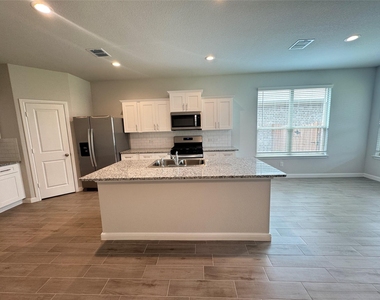 4300 Cornelia Street - Photo Thumbnail 5