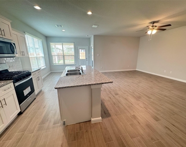 4300 Cornelia Street - Photo Thumbnail 9