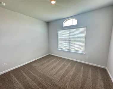 4300 Cornelia Street - Photo Thumbnail 18