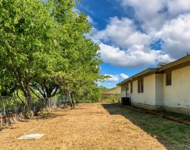 4516 Rolling Hills Drive - Photo Thumbnail 17