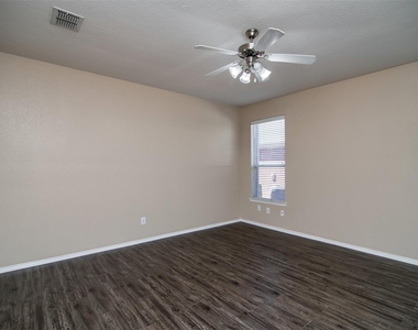 5140 Meandering Creek Court - Photo Thumbnail 8