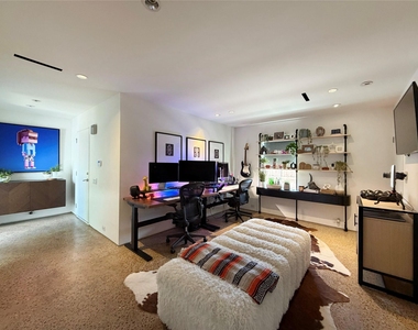 2021 Glencoe Street - Photo Thumbnail 7