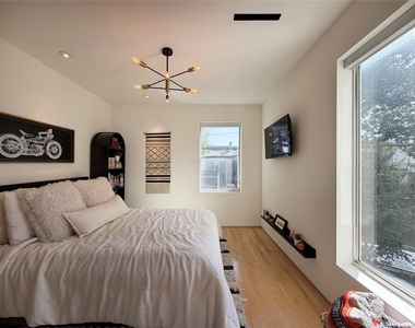 2021 Glencoe Street - Photo Thumbnail 24
