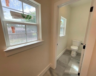 115 E 8th Street - Photo Thumbnail 20
