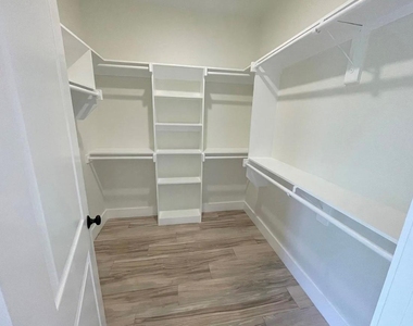 115 E 8th Street - Photo Thumbnail 17