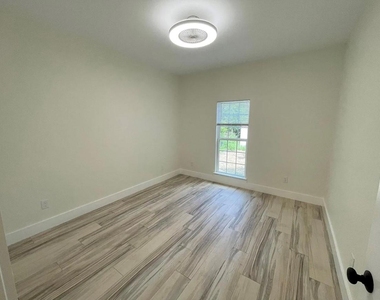 115 E 8th Street - Photo Thumbnail 23