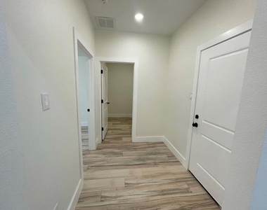 115 E 8th Street - Photo Thumbnail 25