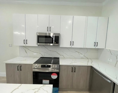 115 E 8th Street - Photo Thumbnail 12