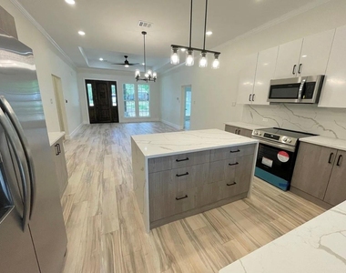 115 E 8th Street - Photo Thumbnail 10