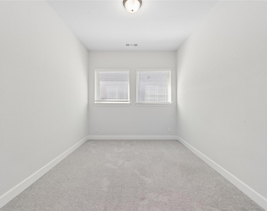 1852 Arbor Drive - Photo Thumbnail 9