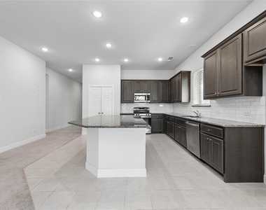 1852 Arbor Drive - Photo Thumbnail 10