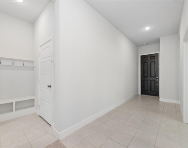 1852 Arbor Drive - Photo Thumbnail 5