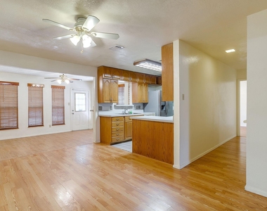 3031 Las Vegas Trail - Photo Thumbnail 8