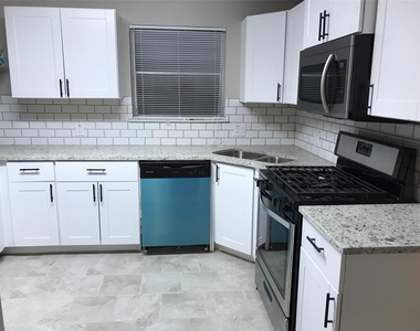 1502 Dale Place - Photo Thumbnail 2