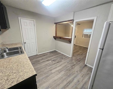 2308 Nw 12th Street - Photo Thumbnail 4