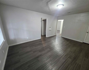 515 E Indian Drive - Photo Thumbnail 1