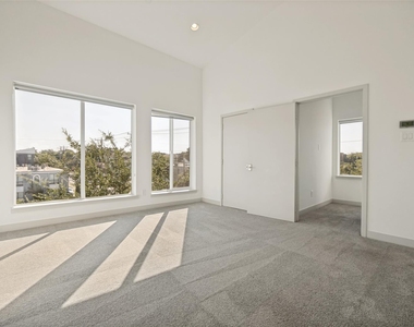 2103 Bennett Avenue - Photo Thumbnail 15