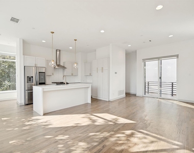 2103 Bennett Avenue - Photo Thumbnail 6