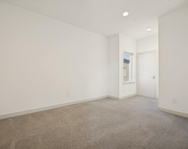 2103 Bennett Avenue - Photo Thumbnail 19