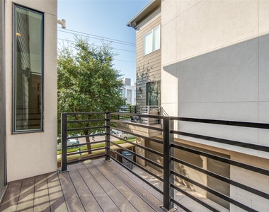2103 Bennett Avenue - Photo Thumbnail 13