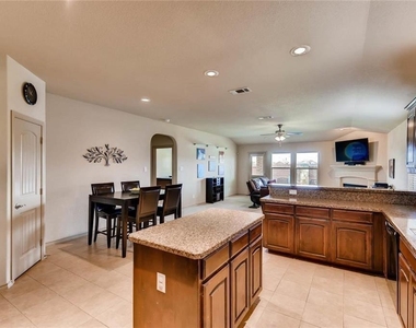 3401 Buckthorn Lane - Photo Thumbnail 7