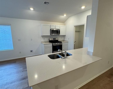 10024 Sw 38th Street - Photo Thumbnail 8