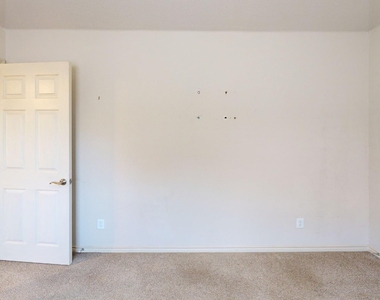5628 Sleepy Creek Lane - Photo Thumbnail 13
