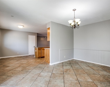 4425 Windsor Drive - Photo Thumbnail 3