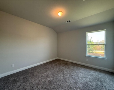 588 Hutchinson Lane - Photo Thumbnail 11