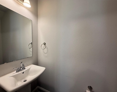 588 Hutchinson Lane - Photo Thumbnail 18