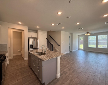 588 Hutchinson Lane - Photo Thumbnail 3