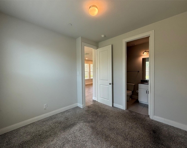 588 Hutchinson Lane - Photo Thumbnail 8