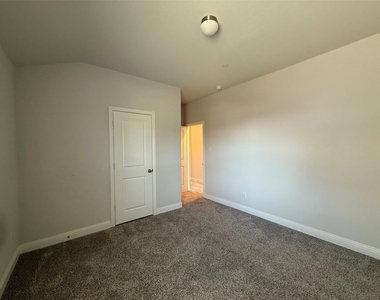 588 Hutchinson Lane - Photo Thumbnail 10