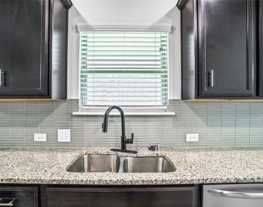 10120 Houston Way - Photo Thumbnail 8