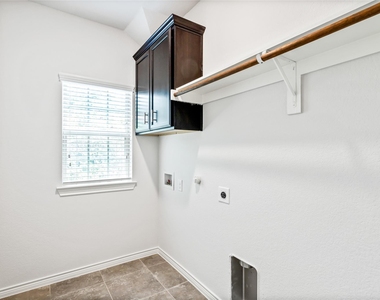 10120 Houston Way - Photo Thumbnail 5