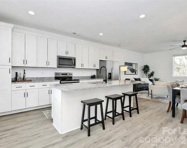 3422 Brookshire Boulevard - Photo Thumbnail 10