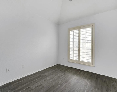 1372 Mae Drive - Photo Thumbnail 15