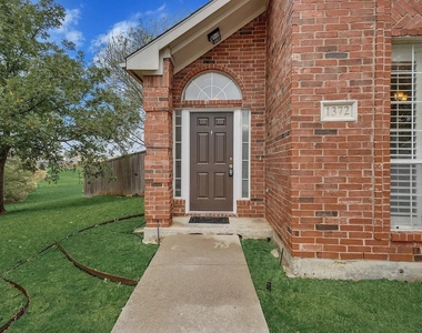 1372 Mae Drive - Photo Thumbnail 5